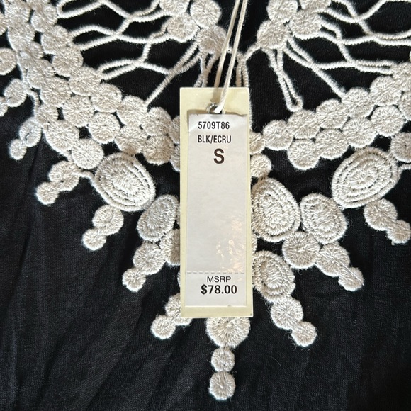 Max Studio black top with cream crochet details size Small new with tags - Picture 9 of 9